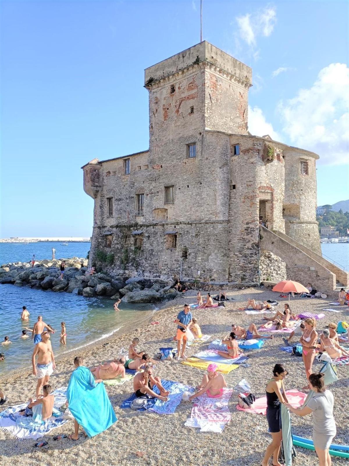 Fronte Del Golf Apartment Rapallo Exterior photo